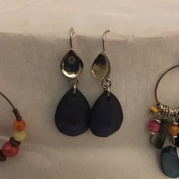 5 Beautiful pairs of dangle earrings. - Picture 4 of 6